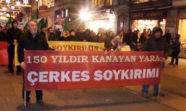 Saat 21.00’de Rusya Konsolosluğu önünde idiler