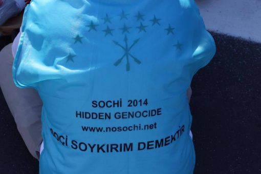 Çerkesler, Avrasya Maratonu’nda bir araya gelerek Soçi Olimpiyatları’nı protesto etti.