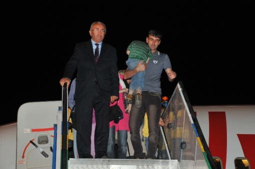 DÇDK, Suriye’den 189 kişi daha Türkiye’ye getirerek Nizip’te kampa yerleştirdi