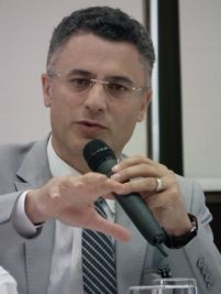 “Osman Can: “Hiç kimsenin anadili ötekinden üstün değil.”