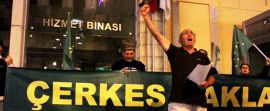 Geleneksel protesto yürüyüşü 21 Eylül Cumartesi akşamı yapıldı.