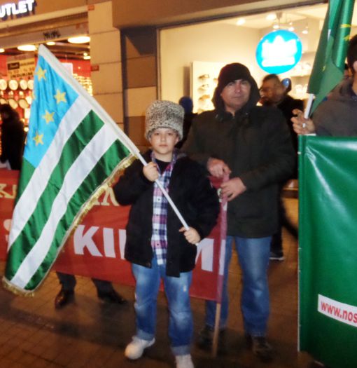 Çerkesler Rusya Konsolosluğu önünde Soçi ve soykırımını 18. kez protesto etti.
