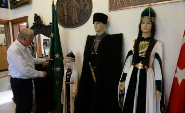 ÇERKES KÜLTÜR VE TARİHİNİ MÜZEDE TANITIYORLAR