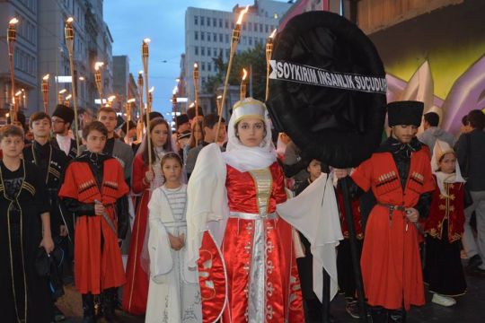 “Çerkes Soykırım ve Sürgünü” 152. yılında, Rusya Başkonsolosluğu önünde protesto edildi.