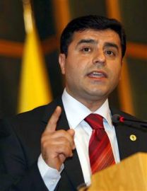 Selahattin Demirtaş, Çerkes soykırımının tanınması için Meclis’e önerge vereceklerini açıkladı.