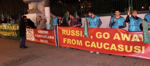 Çerkesler, Soçi Kış Olimpiyatlarını protesto ederek Türkiye’nin olimpiyatlara sporcu göndermemesini istedi.