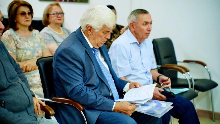 Çerkessk’te “Anadilim Abazaca Konuşuyorum” Projesinin Tanıtımı Yapıldı